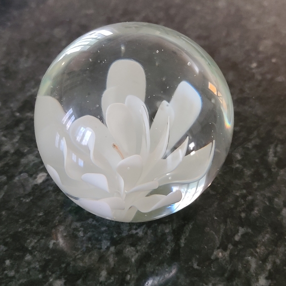 Vintage Floral Art Globe Paperweights Set of 3 - Picture 11 of 13